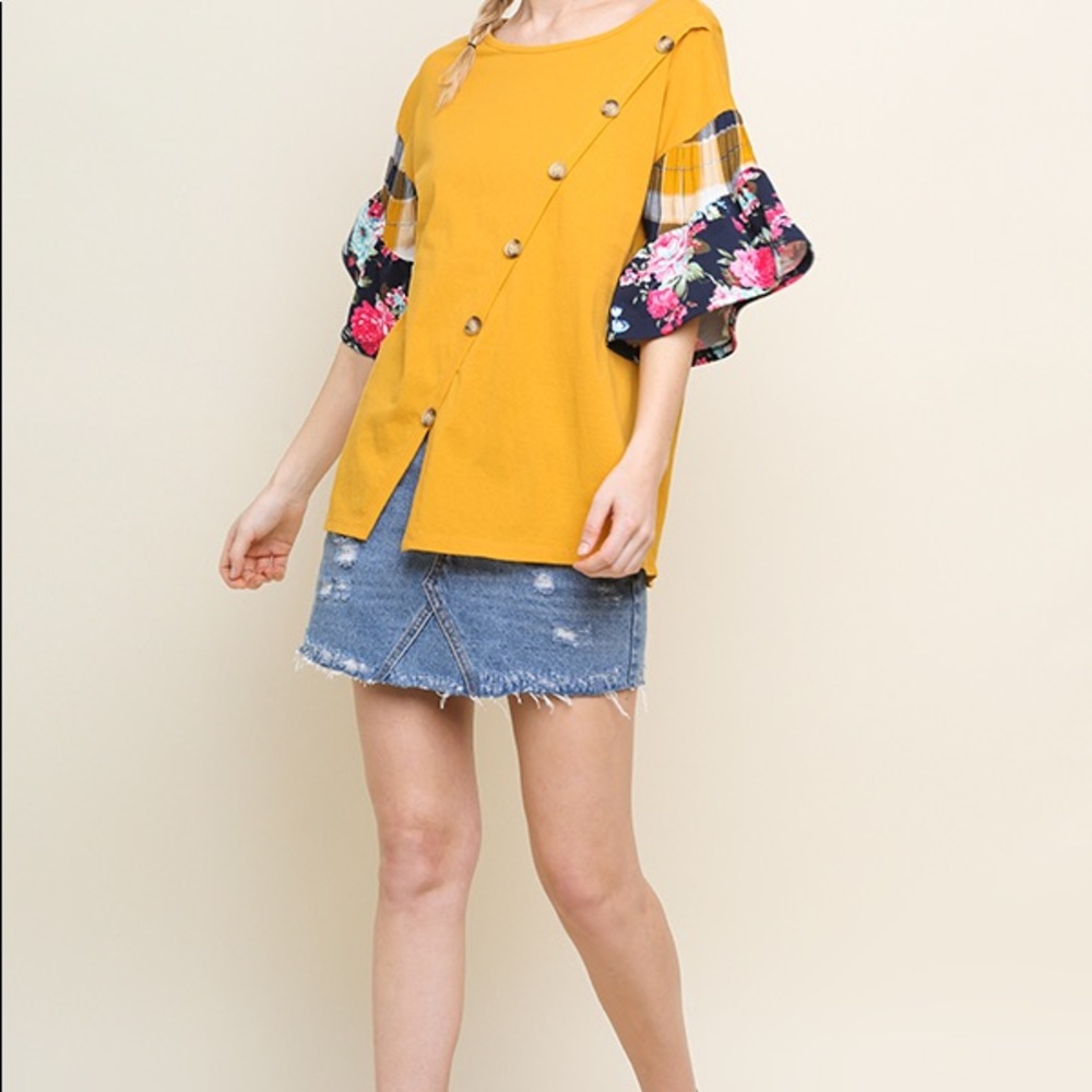 Umgee floral and plaid mixed print top NWT
